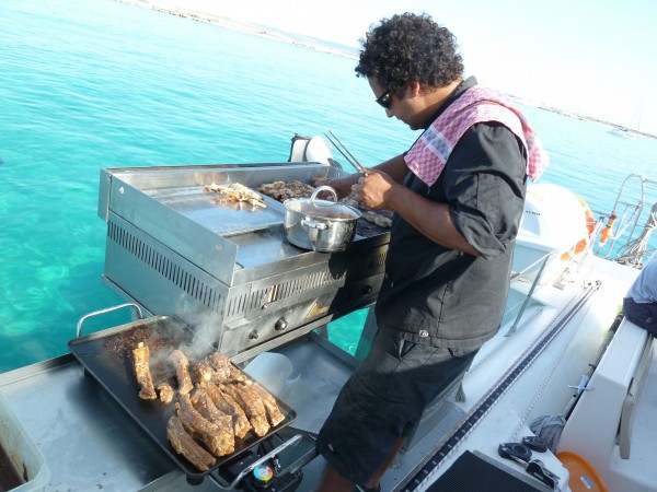 SUNCAT IBIZA DAY CHARER BBQ