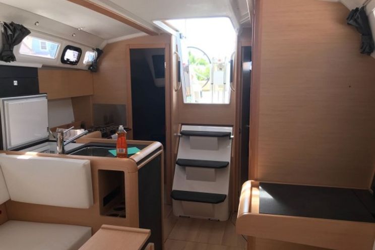 Charter Yacht Sun Odyssey 349 - 3 Cabins - Tortola - BVI