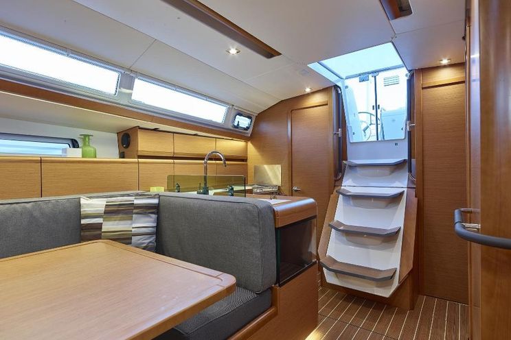 Charter Yacht SUN ODYSSEY 419