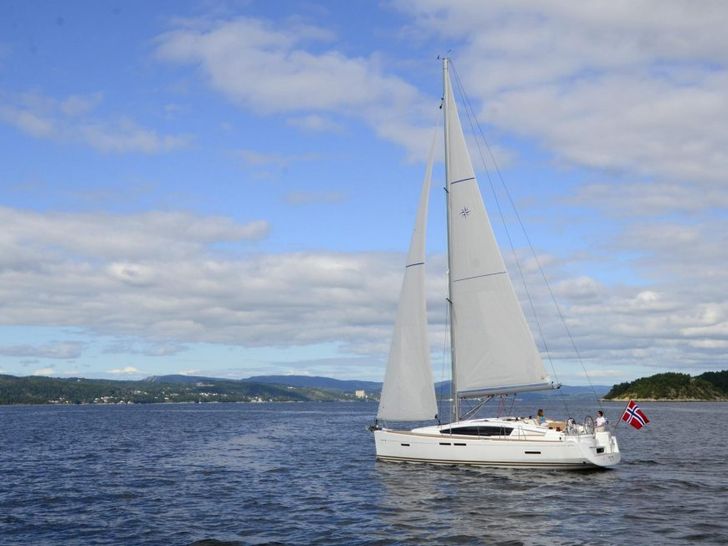 Sun Odyssey 41DS Sailing