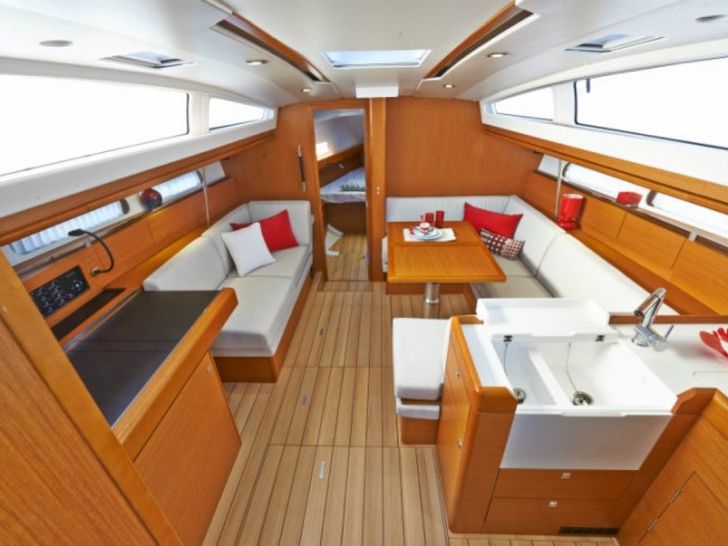 Sun Odyssey 41DS Salon