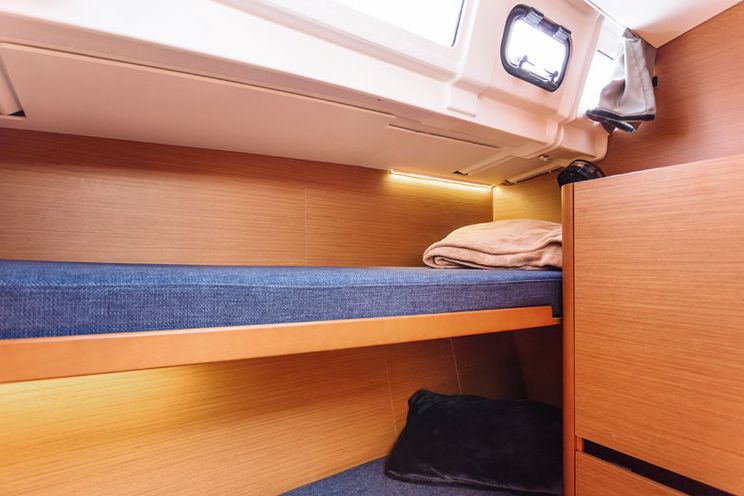 Charter Yacht Sun Odyssey 490 - 4 + 1 cabins(4 double 1 bunk)- 2019 - Portisco