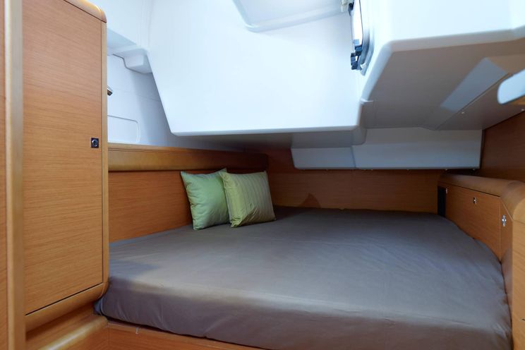 Charter Yacht Sun Odyssey 519 - 5 Cabins(4 double 1 bunk)- 2019 - Athens