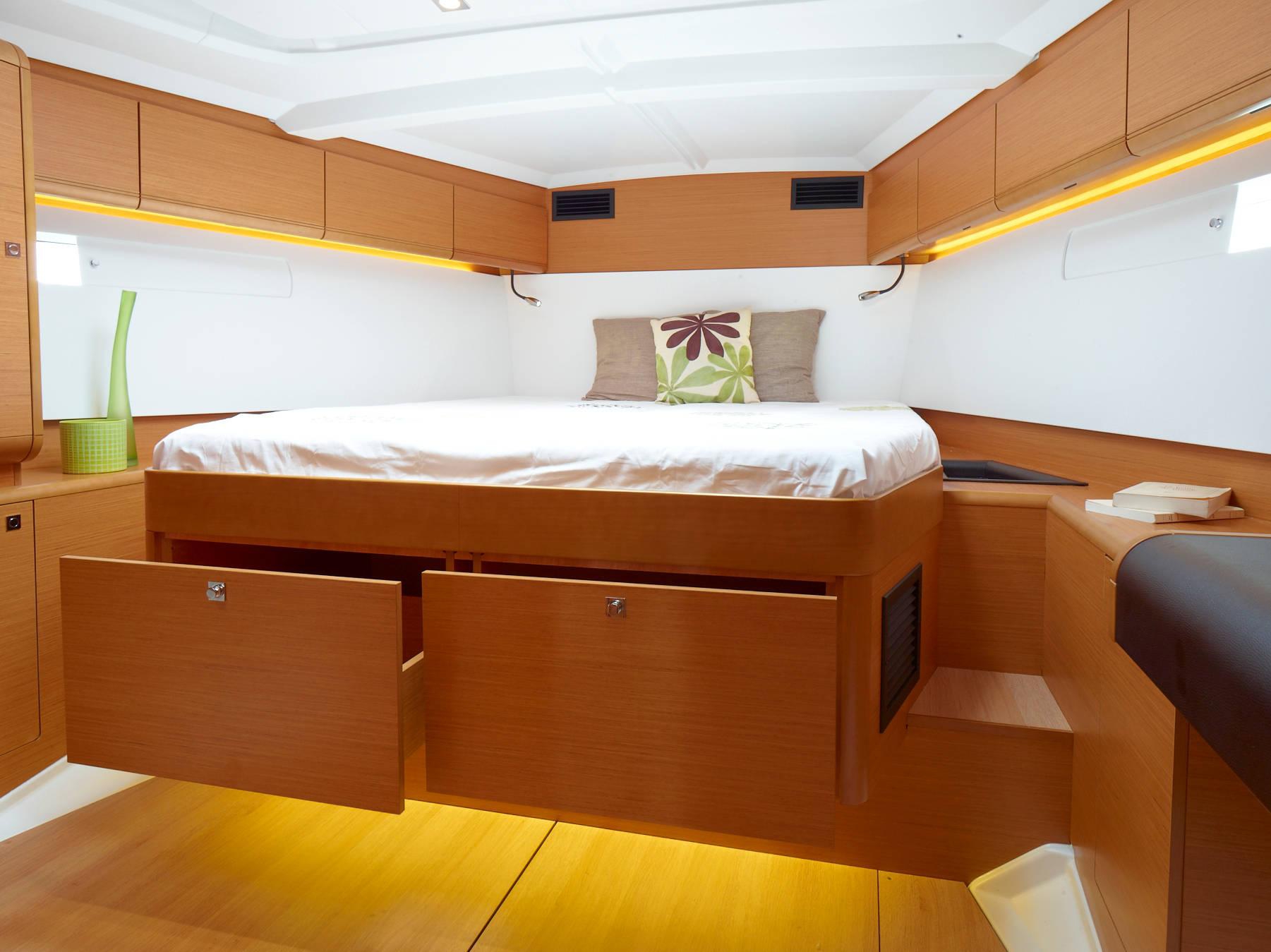 Charter Yacht Sun Odyssey 519 - 5 Cabins(4 double 1 bunk)- 2019 - Athens