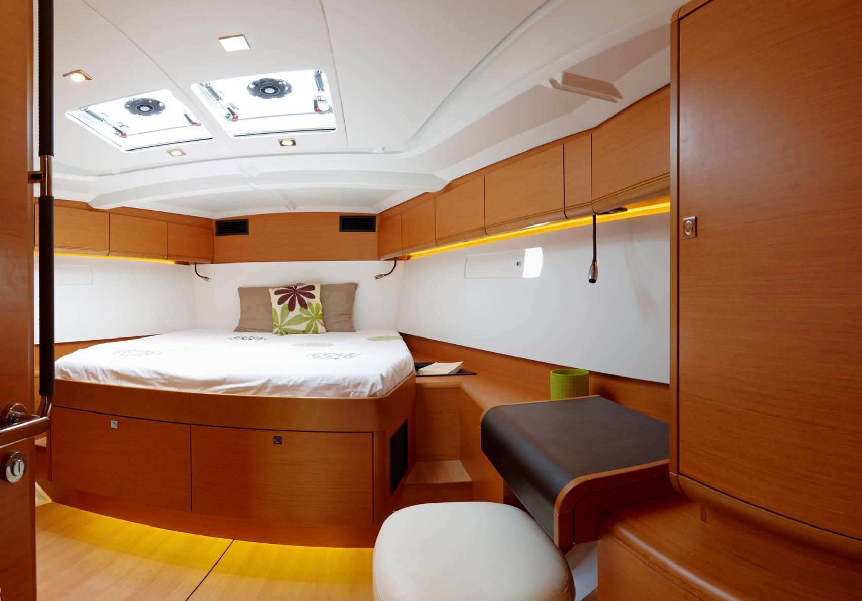 Charter Yacht Sun Odyssey 519 - 5 Cabins(4 double 1 bunk)- 2019 - Athens