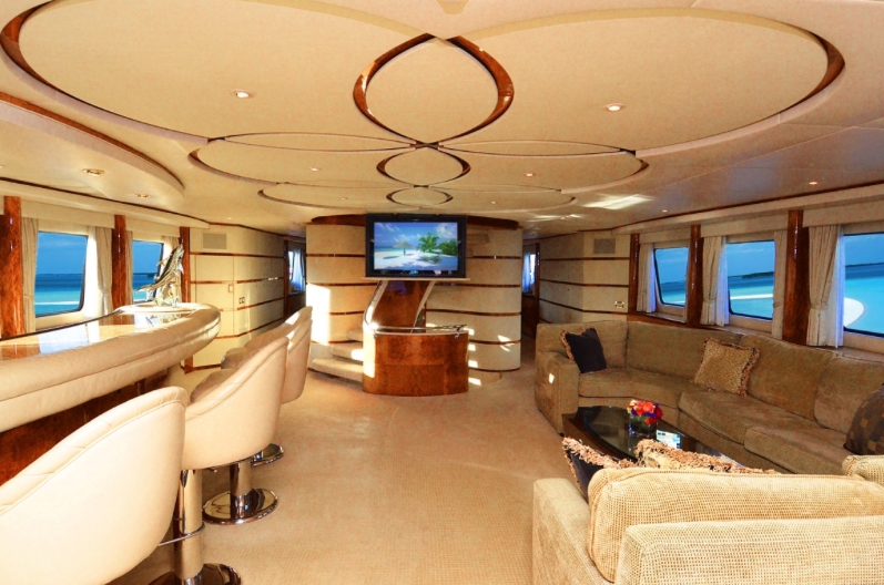 Charter Yacht SUNARK - Heesen 120 - 4 Cabins - Bahamas - Nassau - Paradise Island