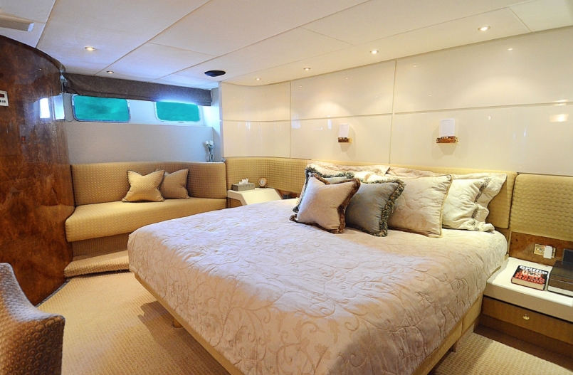 Charter Yacht SUNARK - Heesen 120 - 4 Cabins - Bahamas - Nassau - Paradise Island