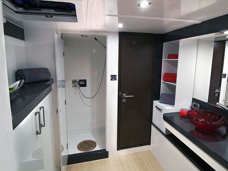 Sunreef 62 - Shower Sunreef 62 - Shower