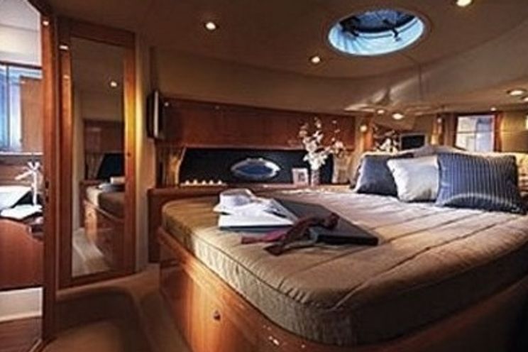 Charter Yacht Sunseeker Manhattan 60 - 3 Cabins - Cancun - Isla Mujeres - Playa Del Carmen