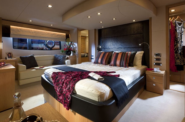 Charter Yacht Sunseeker Manhattan 65 - 3 Cabins - Cancun - Isla Mujeres - Playa Del Carmen