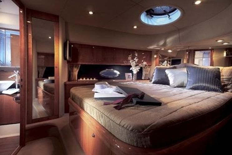 Charter Yacht Sunseeker Manhattan 60 - Day Charter up to 12 people - 3 cabins - Croatia - Split