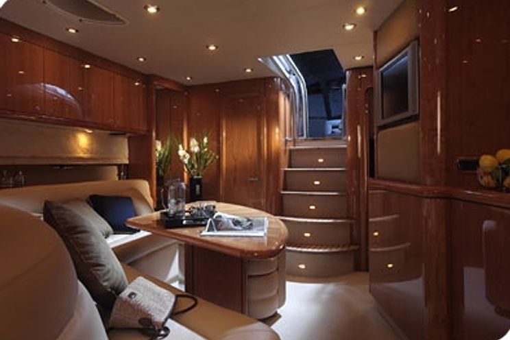 Charter Yacht Sunseeker Portofino 53 - 3 Cabins - Cancun - Isla Mujeres - Playa Del Carmen