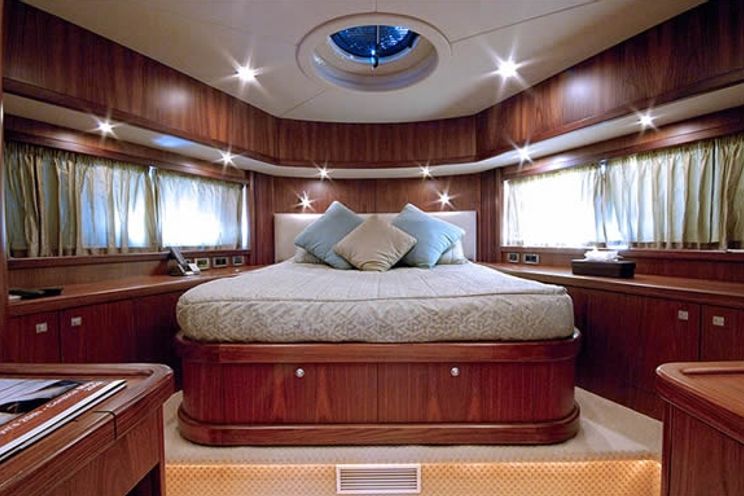 Charter Yacht Sunseeker Predator 82 - 4 Cabins - Cancun - Isla Mujeres - Playa Del Carmen