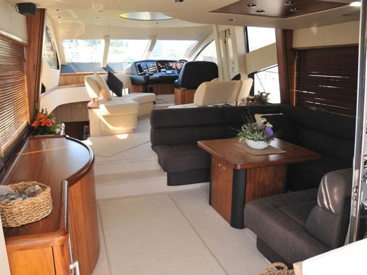 main saloon to aft main saloon to aft