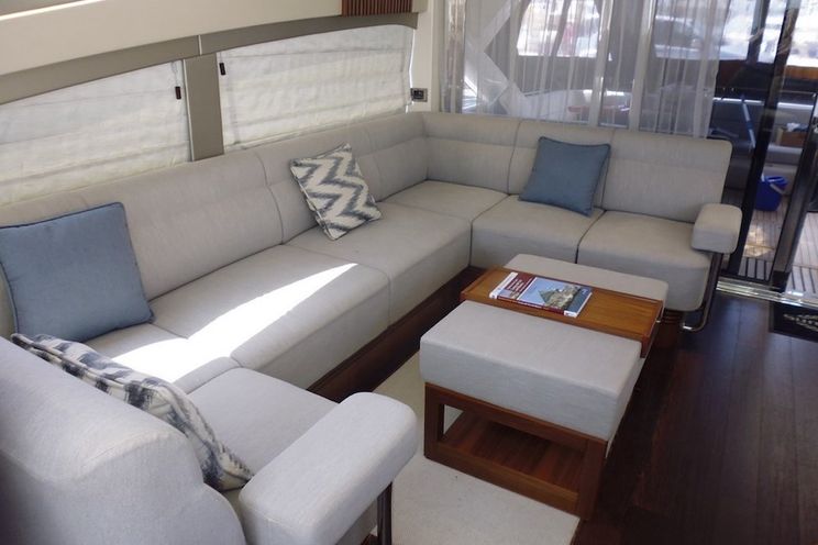 Charter Yacht Sunseeker 68 Sport Yacht - 3 Cabins - Puerto Banús - Costa del Sol - Marbella - Sotogrande