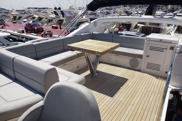Charter Yacht Sunseeker 68 Sport Yacht - 3 Cabins - Puerto Banús - Costa del Sol - Marbella - Sotogrande