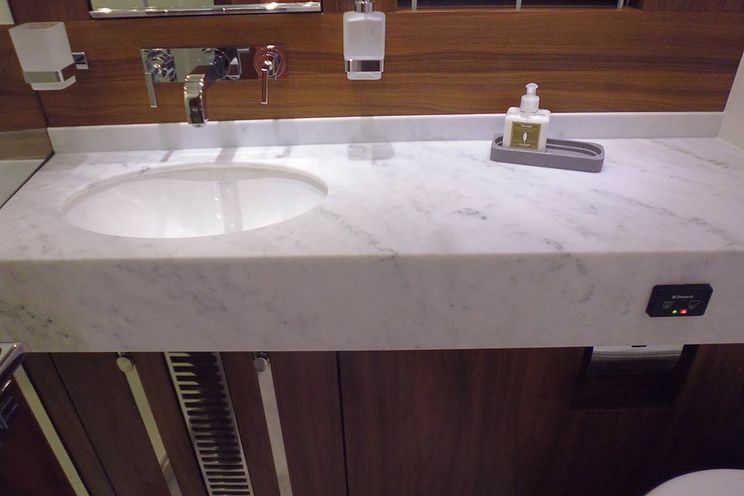 Charter Yacht Sunseeker 68 Sport Yacht - 3 Cabins - Puerto Banús - Costa del Sol - Marbella - Sotogrande