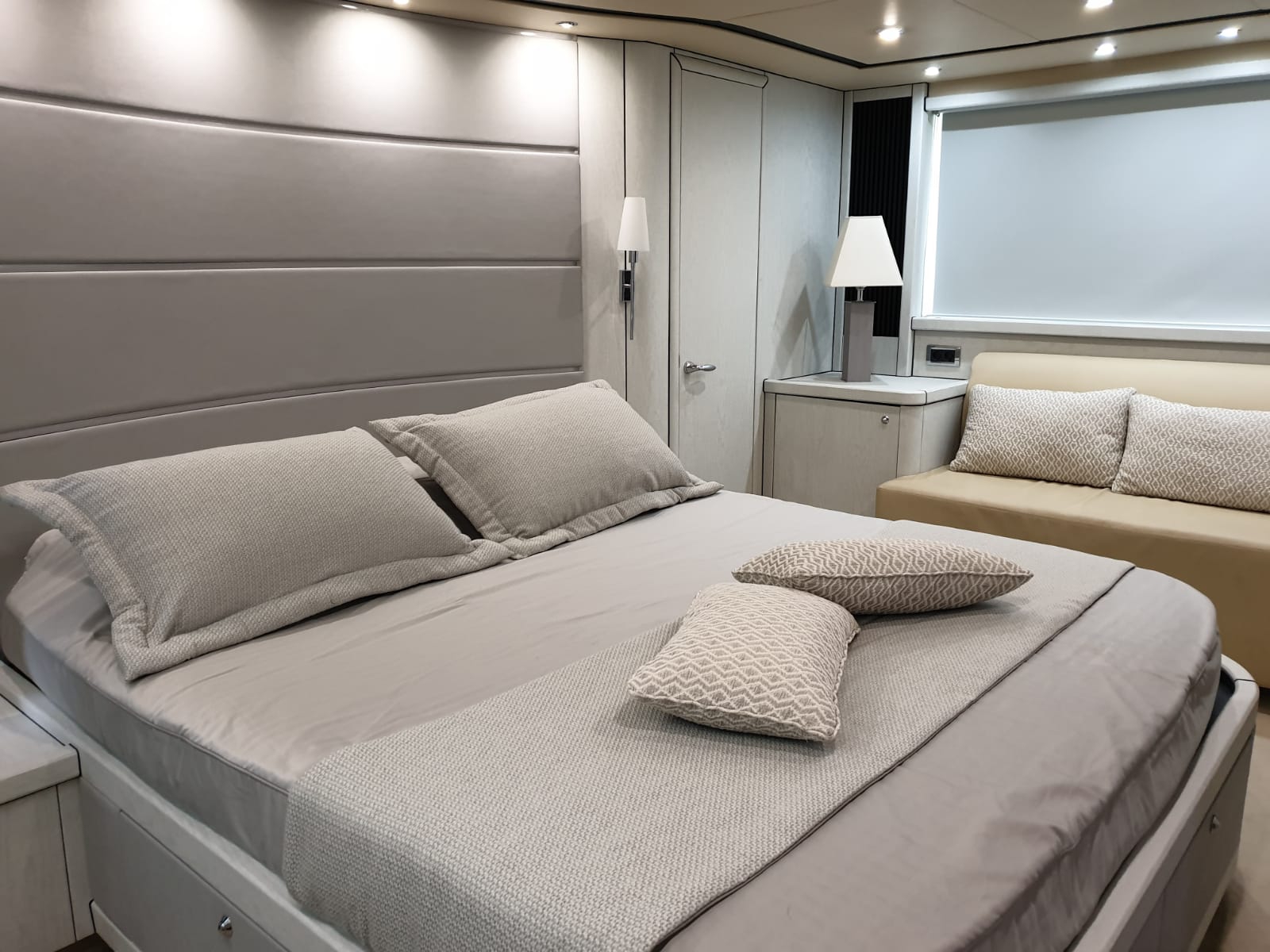 Charter Yacht Sunseeker Predator 68 - 2 Cabins - Poltu Quatu - Porto Cervo - Porto Rotondo