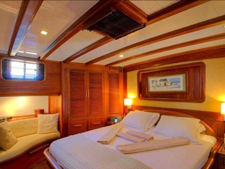 Double cabin Double cabin