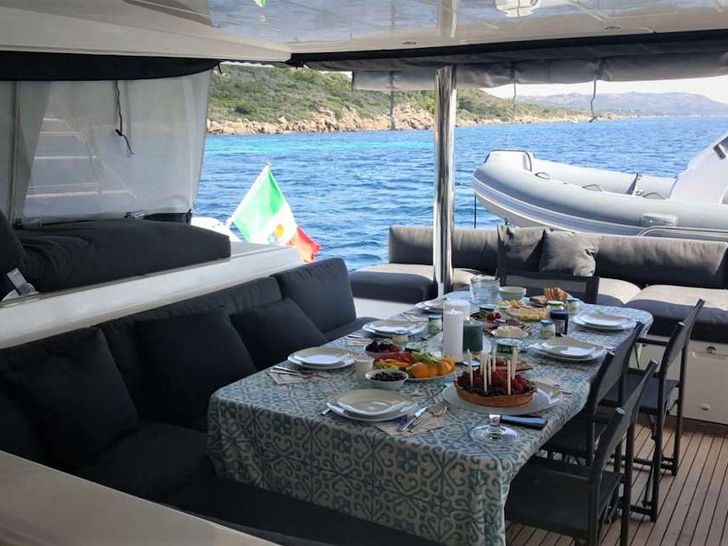 aft deck dining area aft deck dining area