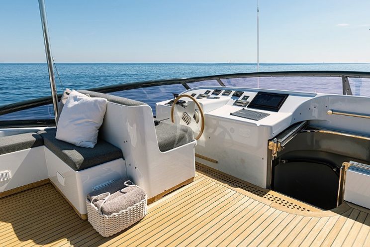 Charter Yacht TALILA - Mondomarine 29m - 4 Cabins - Monaco - Cannes - St Tropez - Antibes