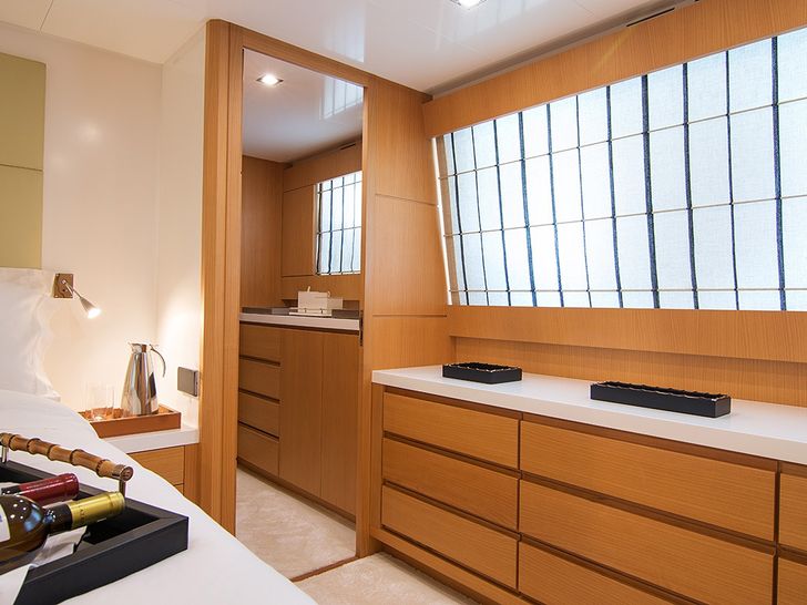 TALYNE Canados 27m Master Cabin TALYNE Canados 27m Master Cabin