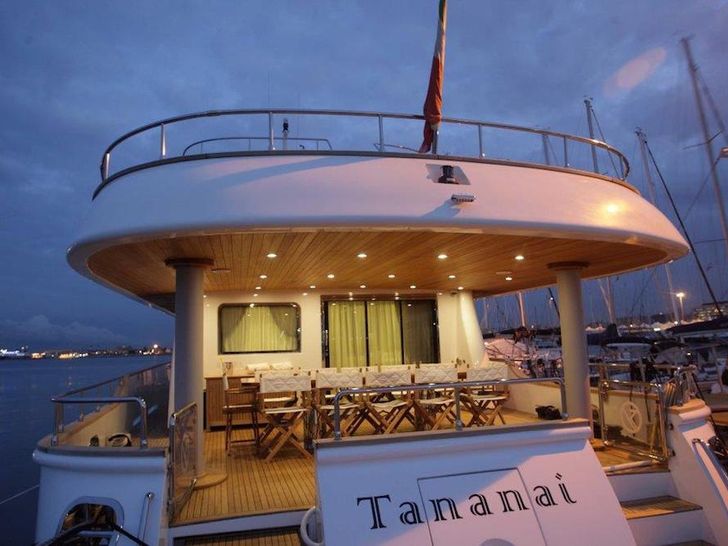 TANANAI Yacht Aft Dining TANANAI Yacht Aft Dining