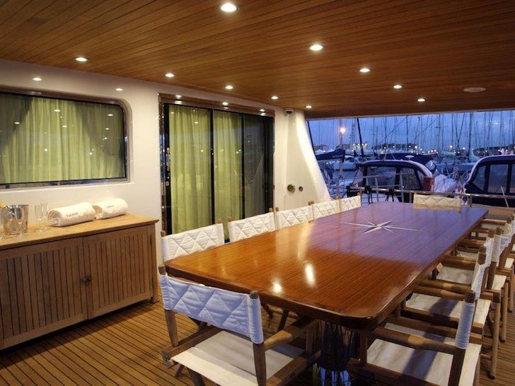 TANANAI Yacht Dining