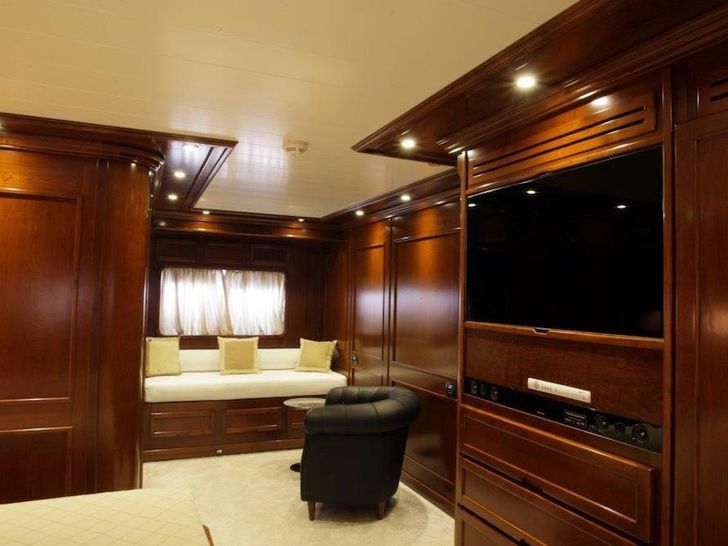 TANANAI Yacht Master Suite Tv