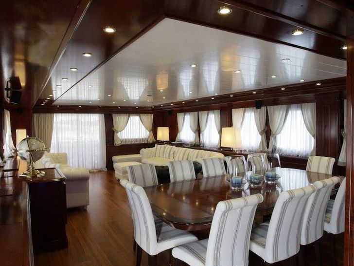 TANANAI Yacht Main Dining