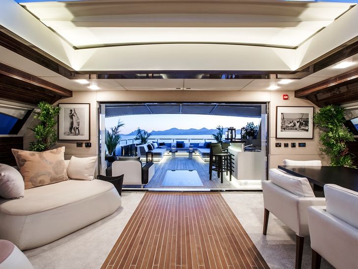 TATII Tamsen 41m Luxury Superyacht Foyer TATII Tamsen 41m Luxury Superyacht Foyer