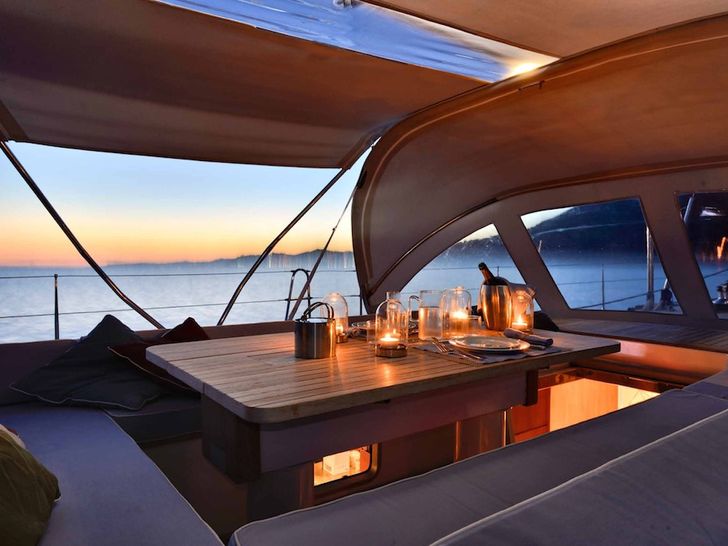 TESS - Sloop 24 m,alfresco dining at night TESS - Sloop 24 m,alfresco dining at night