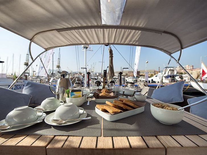 TESS - Sloop 24 m,alfresco breakfast TESS - Sloop 24 m,alfresco breakfast
