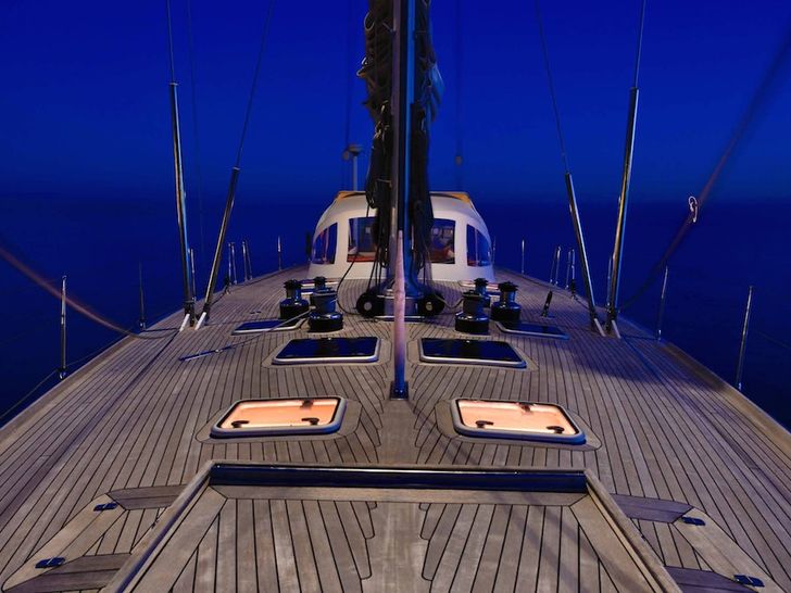 TESS - Sloop 24 m,bow at night TESS - Sloop 24 m,bow at night