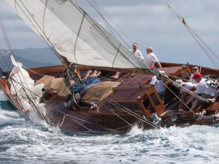 THE BLUE PETER Classic Yacht Racing THE BLUE PETER Classic Yacht Racing