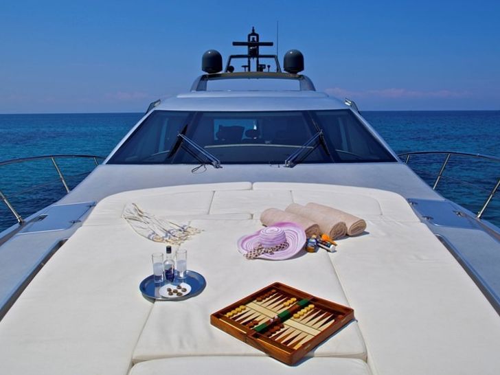 THEA MALTA Azimut 86 Bow THEA MALTA Azimut 86 Bow
