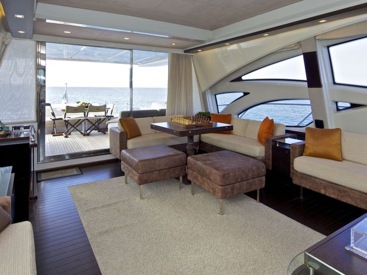 THEA MALTA Azimut 86 Salon THEA MALTA Azimut 86 Salon
