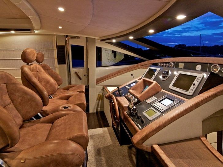 THEA MALTA Azimut 86 Wheelhouse THEA MALTA Azimut 86 Wheelhouse
