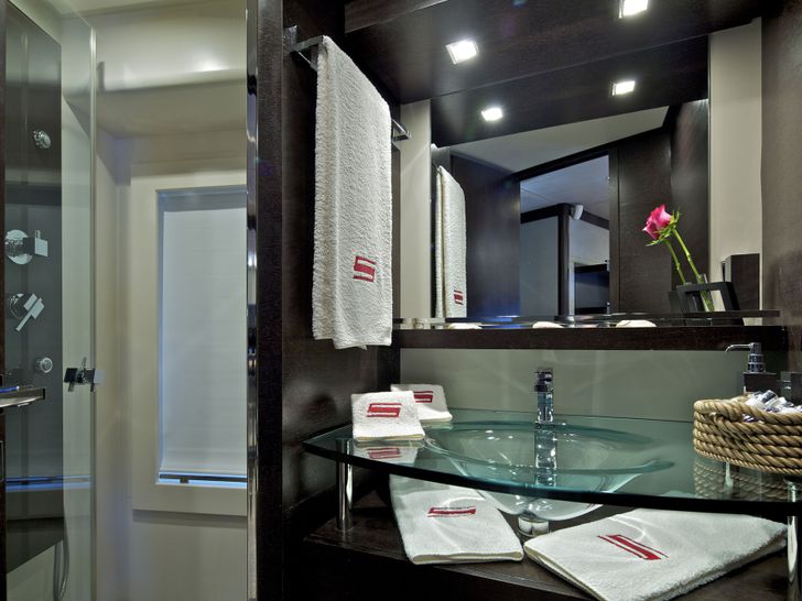 THEA MALTA Azimut 86 VIP Bathroom THEA MALTA Azimut 86 VIP Bathroom