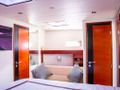 THEIA OF LONDON - Master cabin THEIA OF LONDON - Master cabin