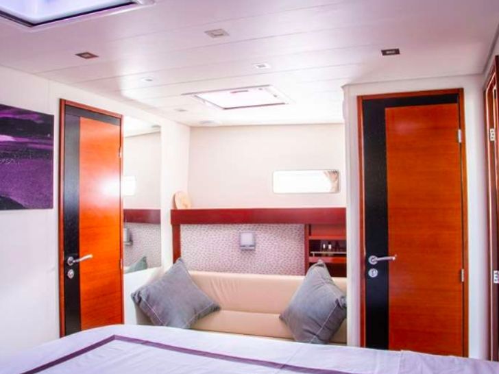 THEIA OF LONDON - Master cabin THEIA OF LONDON - Master cabin