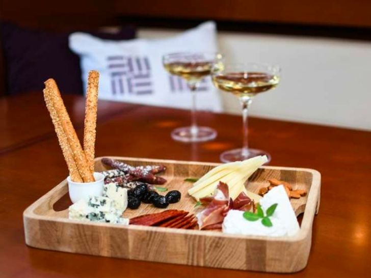 THEIA OF LONDON - High level service aboard THEIA OF LONDON - High level service aboard