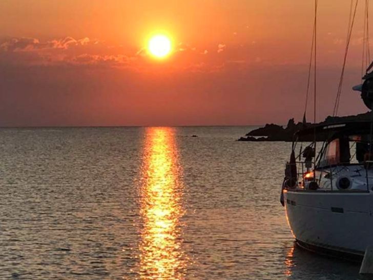 THEIA OF LONDON - Sunset THEIA OF LONDON - Sunset
