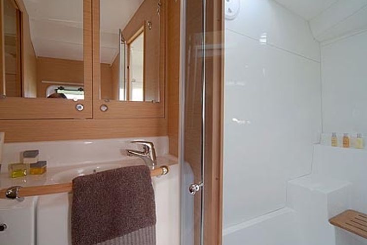 Charter Yacht Lagoon 380 - 4 Cabins - 2013 - Tortola