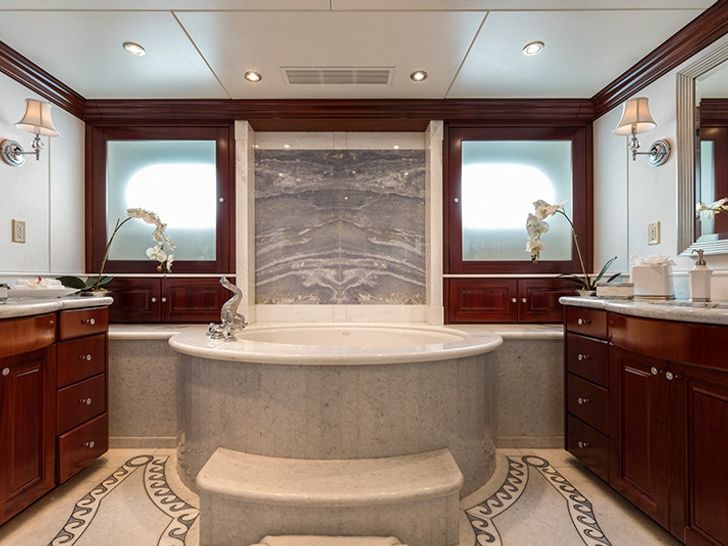 THREE FORKS Christensen 49m Master Bathroom