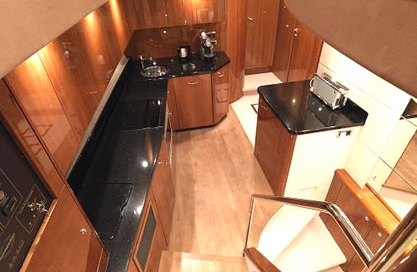 Charter Yacht TIGERFEET - Sunseeker Manhattan 60 - 3 Cabins - La Napoule - Cannes - St Tropez