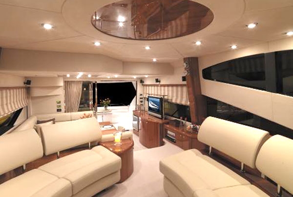 Charter Yacht TIGERFEET - Sunseeker Manhattan 60 - 3 Cabins - La Napoule - Cannes - St Tropez