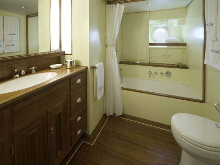 TIZIANA Abeking&Rasmussen 116 Luxury Sailing Yacht Bathroom TIZIANA Abeking&Rasmussen 116 Luxury Sailing Yacht Bathroom