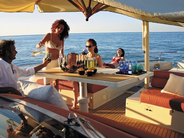 TO ESCAPE - Foredeck with Umbrellas TO ESCAPE - Foredeck with Umbrellas