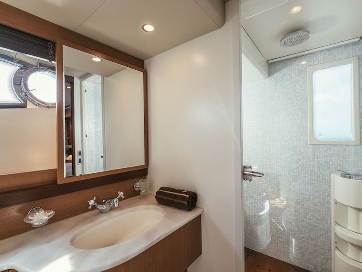 TO ESCAPE - Master En Suite TO ESCAPE - Master En Suite